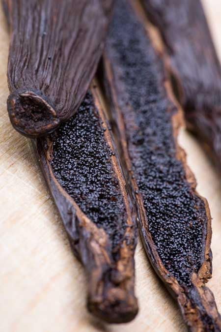Exotic Vanilla Madagascar Vanilla Beans,100g | Gourmet Grade | 16–21 cm Length | Naturally Plump, Oily & Aromatic | For Baking, Desserts & Vanilla Extract Brand: Exotic Vanilla