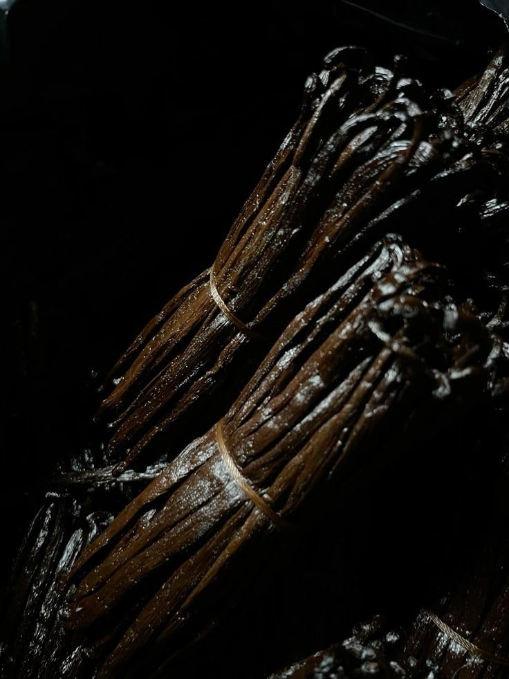 Exotic Vanilla Madagascar Vanilla Beans,100g | Gourmet Grade | 16–21 cm Length | Naturally Plump, Oily & Aromatic | For Baking, Desserts & Vanilla Extract Brand: Exotic Vanilla